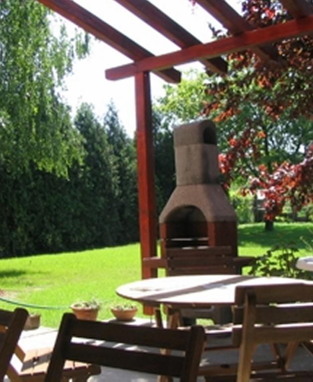 Ilona Apartmanház Komárom Esterno foto