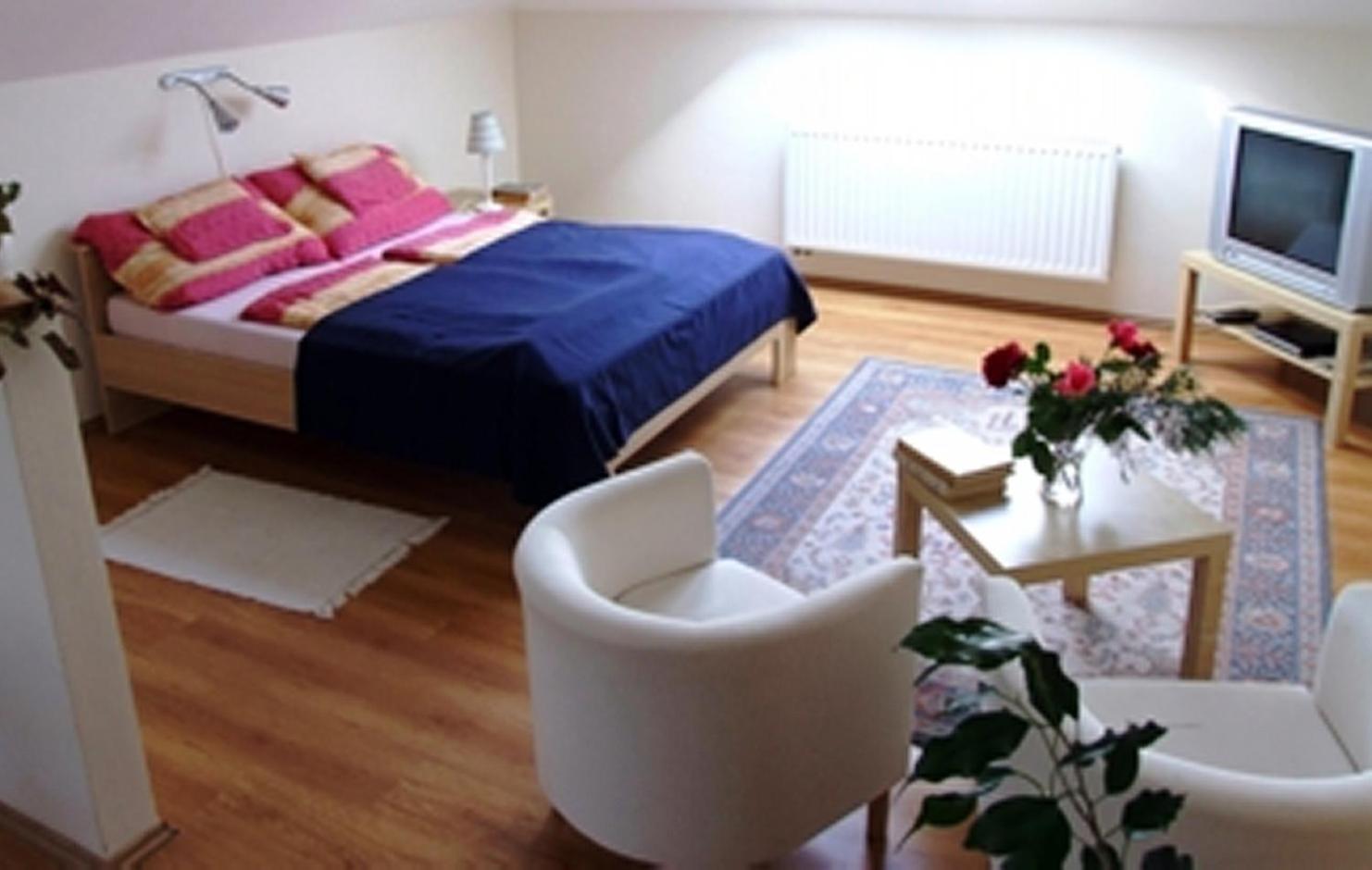 Ilona Apartmanház Komárom Esterno foto