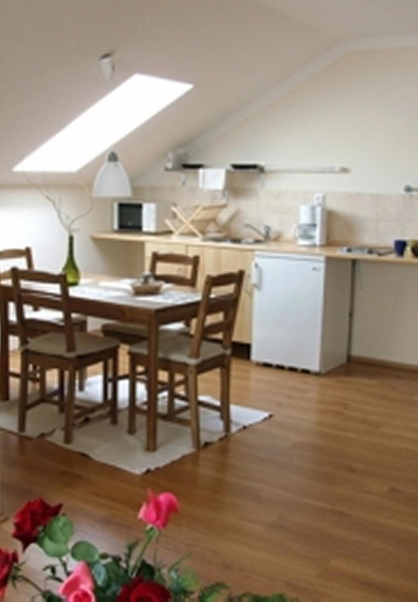 Ilona Apartmanház Komárom Esterno foto