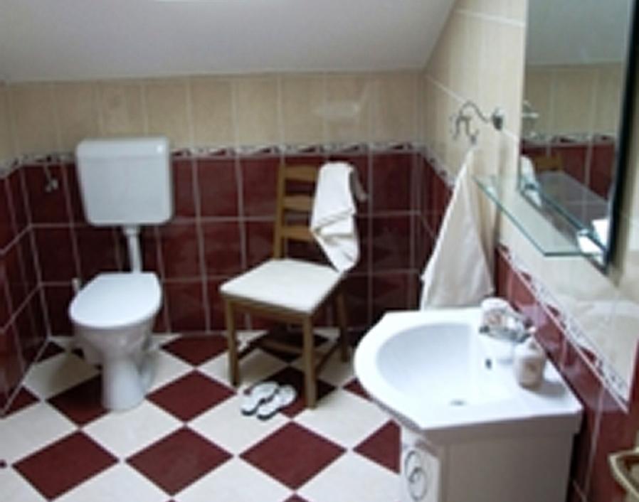 Ilona Apartmanház Komárom Esterno foto