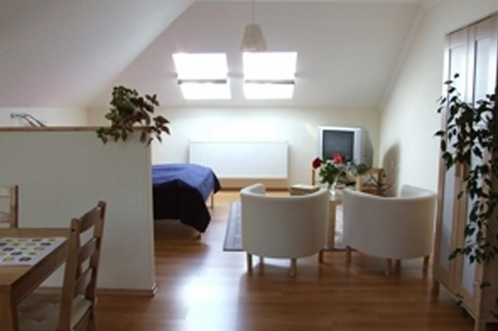Ilona Apartmanház Komárom Esterno foto
