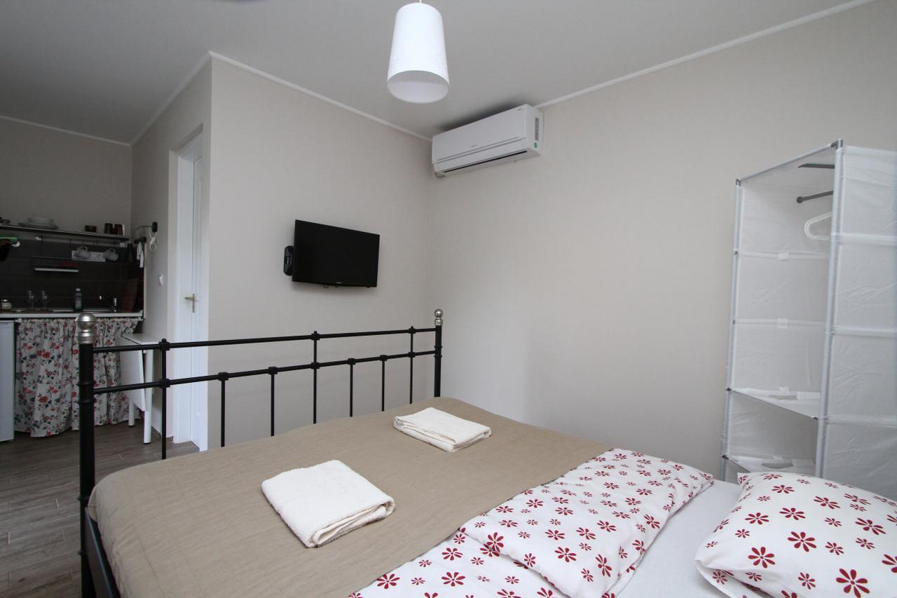 Ilona Apartmanház Komárom Esterno foto