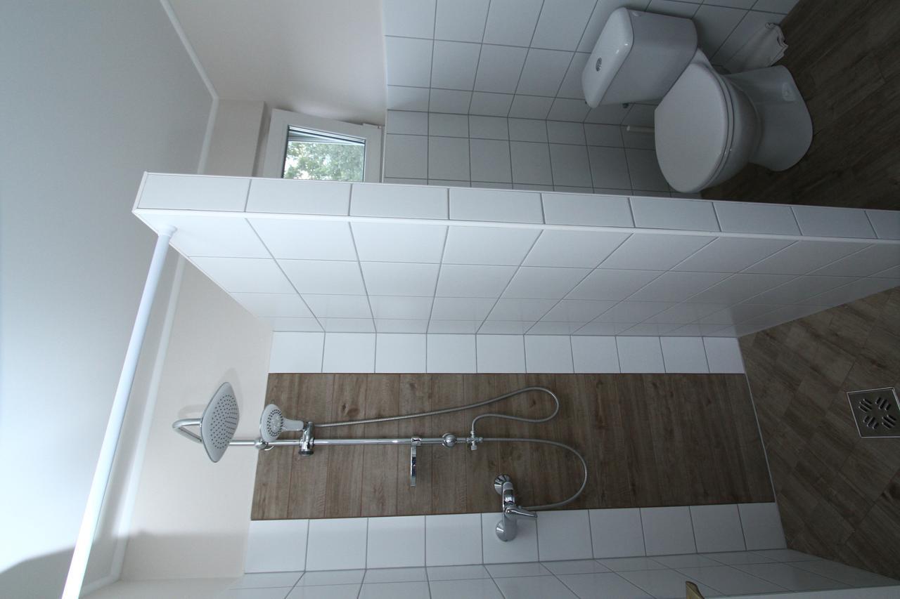 Ilona Apartmanház Komárom Esterno foto